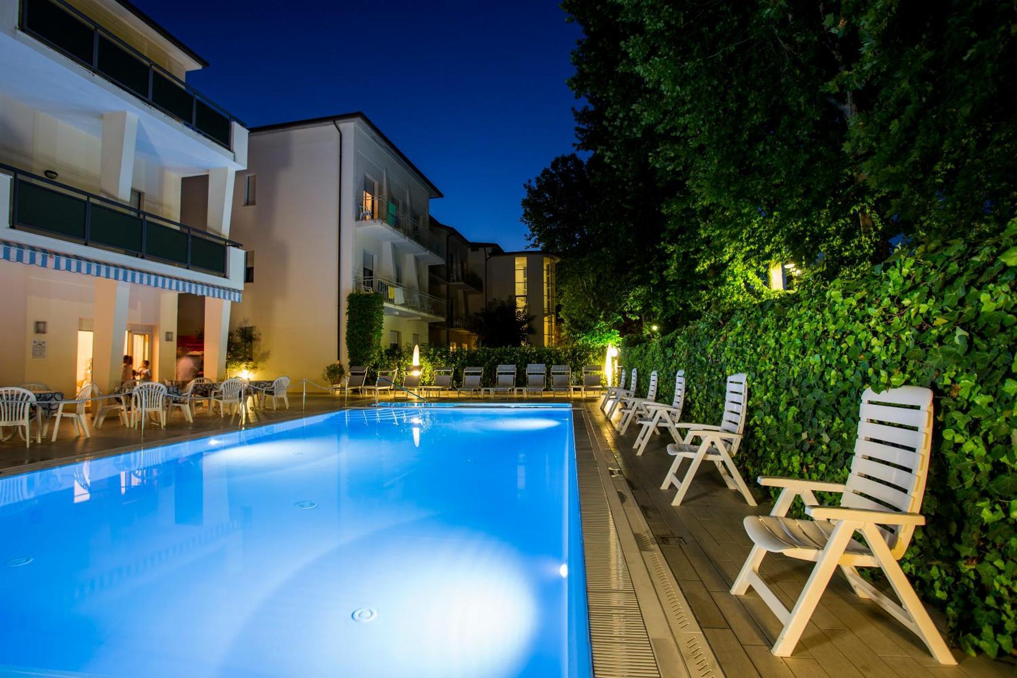 Hotel Athena Cervia Extérieur photo